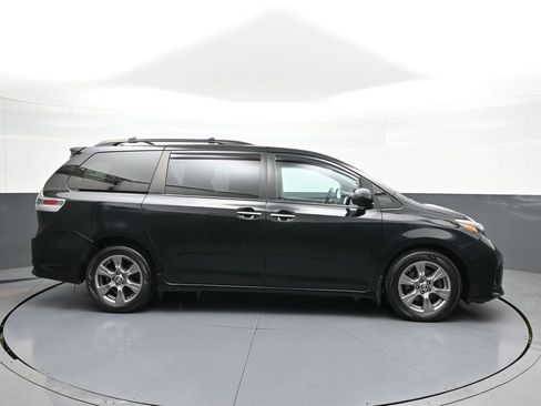 Certified 2019 Toyota Sienna SE w/ SE Preferred Package AWD/4WD image 5