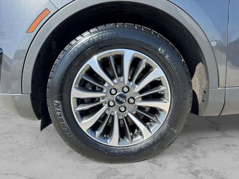 Used 2019 Lincoln Nautilus Select image 13