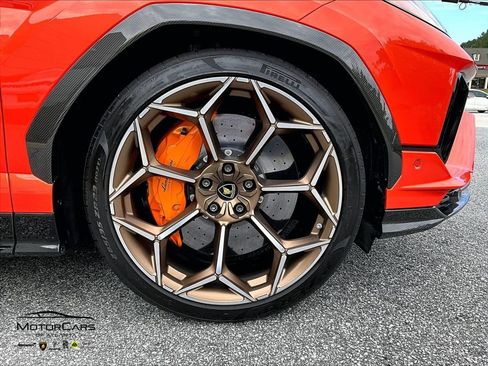 Used 2023 Lamborghini Urus Performante AWD/4WD image 29
