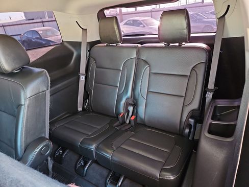 Used 2020 GMC Acadia SLT w/ LPO, Floor Liner Package image 9