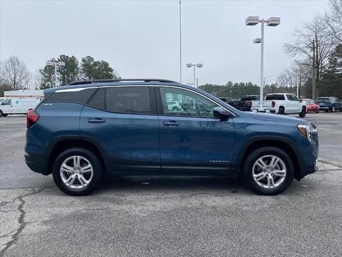 Certified 2024 GMC Terrain SLE w/ Driver Convenience Package image 2