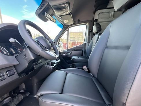 Used 2026 Mercedes-Benz Sprinter 2500 image 4