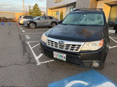 Used 2011 Subaru Forester 2.5X Limited image 2