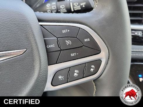 Used 2023 Chrysler Pacifica Limited FWD image 33