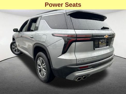 Used 2024 Chevrolet Traverse LT image 10