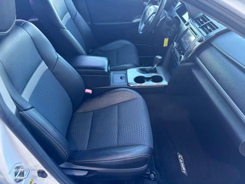 Used 2014 Toyota Camry SE FWD image 12