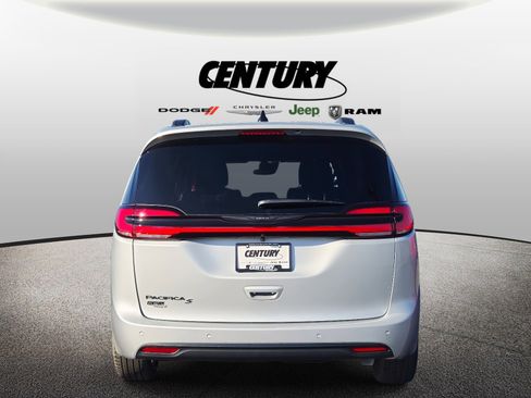 New 2026 Chrysler Pacifica Select w/ S Appearance Package image 4