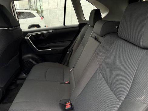 Certified 2022 Toyota RAV4 LE AWD/4WD image 17