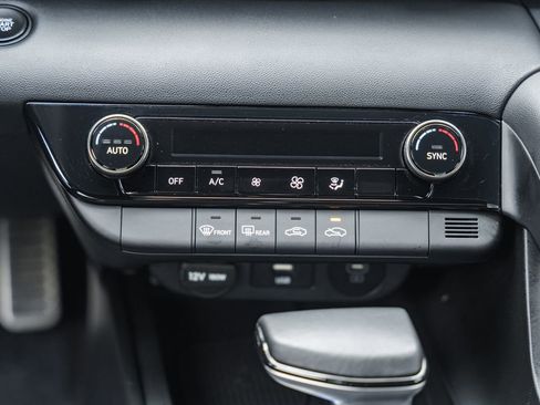 Certified 2025 Hyundai Elantra Sport image 19