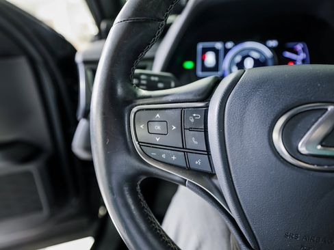 Used 2019 Lexus UX 250h w/ Premium Package image 17