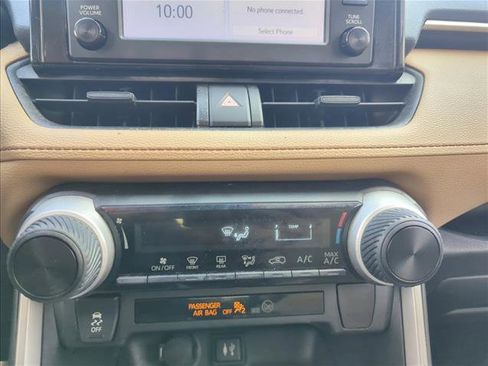 Used 2019 Toyota RAV4 LE image 6