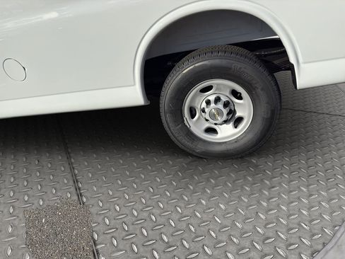 New 2025 Chevrolet Express 3500 w/ Driver Convenience Package image 31