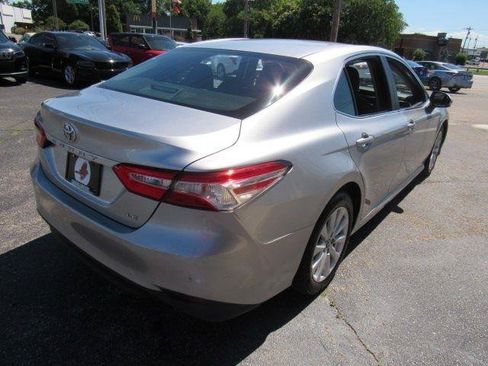 Used 2018 Toyota Camry LE FWD image 11