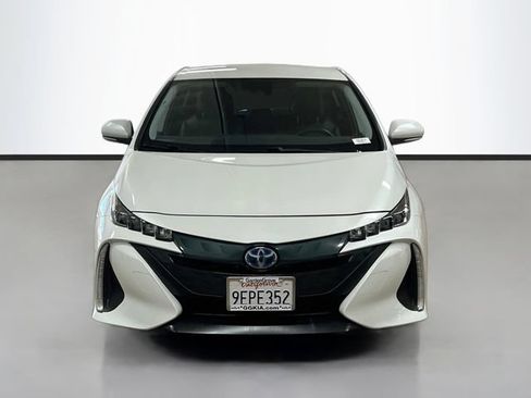 Used 2022 Toyota Prius Prime XLE FWD image 2