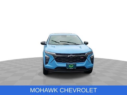 Used 2024 Chevrolet Trax RS w/ Sunroof Package FWD image 3