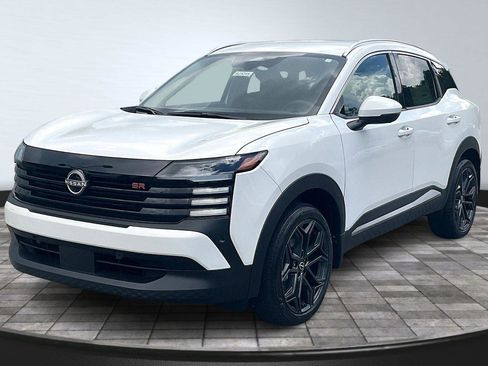 New 2025 Nissan Kicks SR AWD/4WD image 2