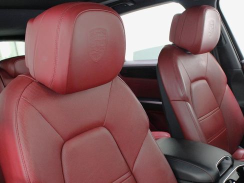 Used 2019 Porsche Cayenne AWD/4WD image 48