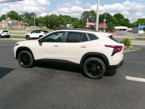New 2026 Chevrolet Trax ACTIV FWD image 5