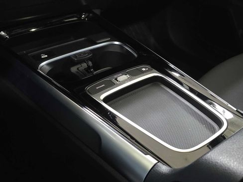 Certified 2026 Mercedes-Benz GLB 250 4MATIC image 33