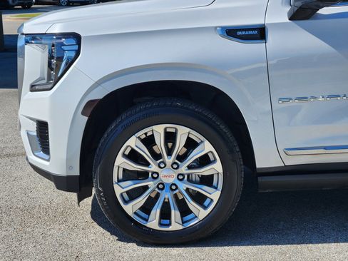 Used 2023 GMC Yukon Denali w/ Advanced Technology Package AWD/4WD image 29