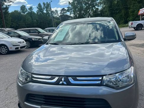 Used 2014 Mitsubishi Outlander SE AWD/4WD image 2