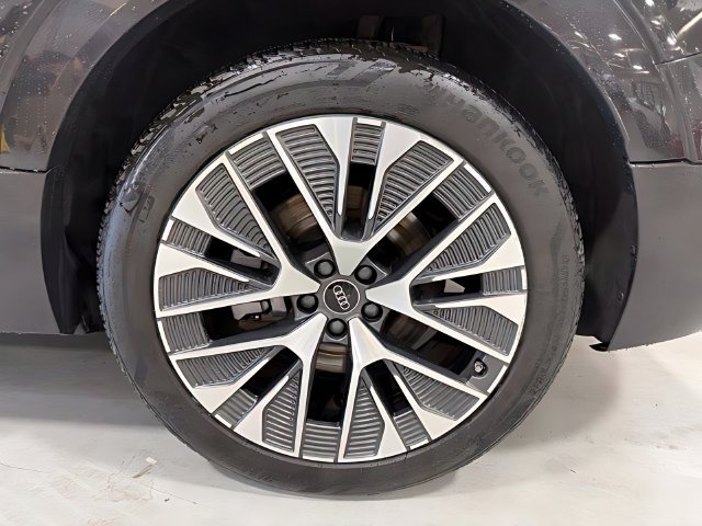 Used 2024 Audi Q8 e-tron Prestige w/ Prestige Package AWD/4WD image 10
