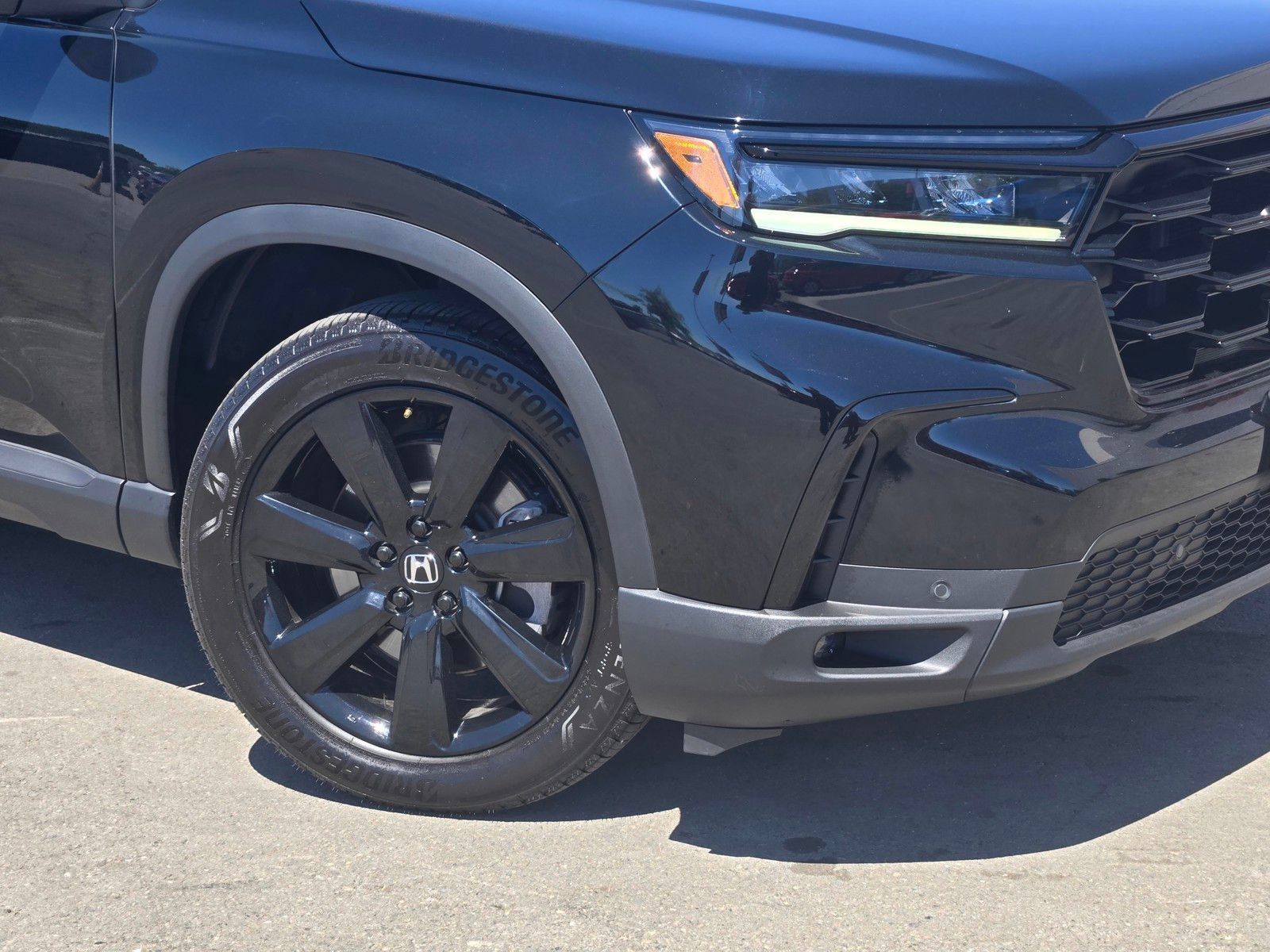 Certified 2025 Honda Pilot Black Edition image 9