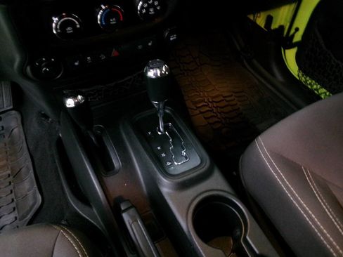 Used 2017 Jeep Wrangler Unlimited Rubicon w/ Cold Weather Group image 34