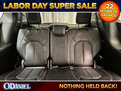 Used 2025 Chrysler Pacifica Select FWD image 21