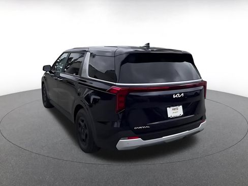 Used 2026 Kia Carnival FWD image 9