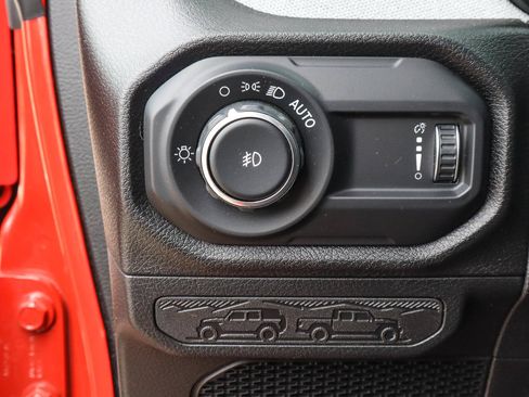 Used 2025 Jeep Wrangler Unlimited Sport AWD/4WD image 18