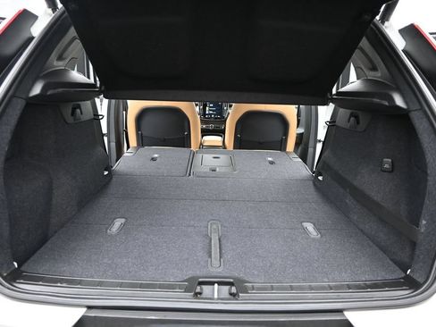 Used 2019 Volvo XC40 T5 Momentum AWD/4WD image 16