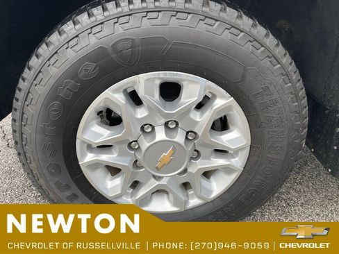 Used 2024 Chevrolet Silverado 2500 LT AWD/4WD image 19