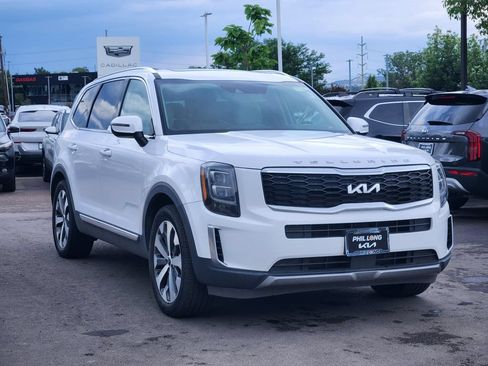 Used 2022 Kia Telluride EX w/ EX Premium Package AWD/4WD image 3