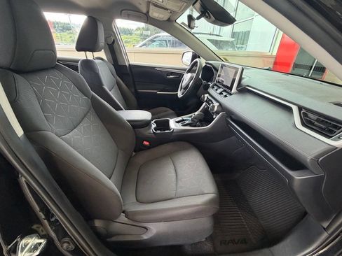 Used 2025 Toyota RAV4 XLE AWD/4WD image 39