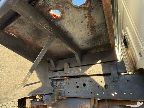 Used 2005 Ford F450 4x4 Regular Cab Super Duty image 25