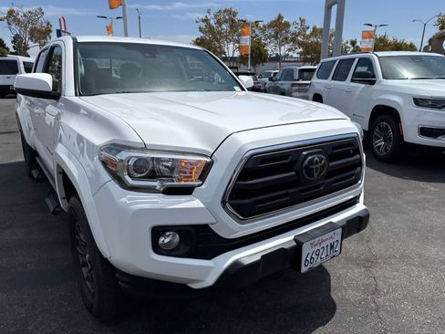 Used 2018 Toyota Tacoma SR5 AWD/4WD image 7