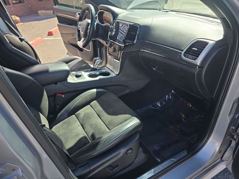 Used 2020 Jeep Grand Cherokee SRT image 31