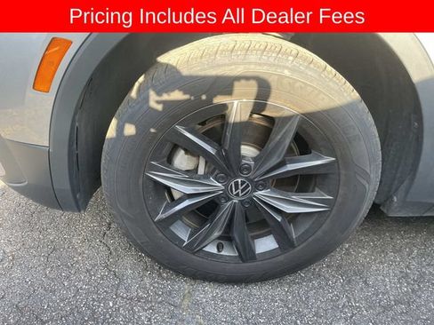 Used 2024 Volkswagen Tiguan SE AWD/4WD image 2