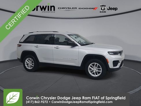 Used 2023 Jeep Grand Cherokee Laredo AWD/4WD image 1