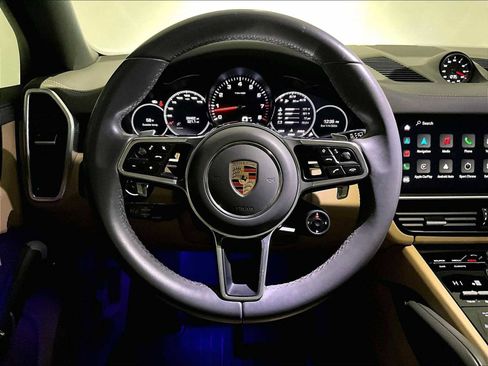 Used 2023 Porsche Cayenne image 18