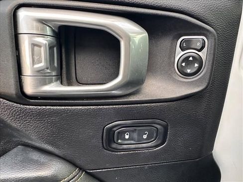 Used 2020 Jeep Wrangler Unlimited Sahara image 22