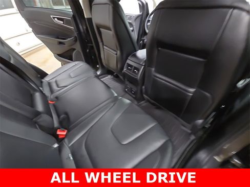 Used 2019 Ford Edge Titanium w/ Cold Weather Package image 12