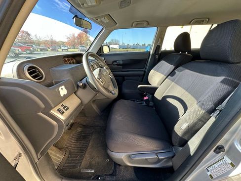 Used 2010 Scion xB FWD image 10