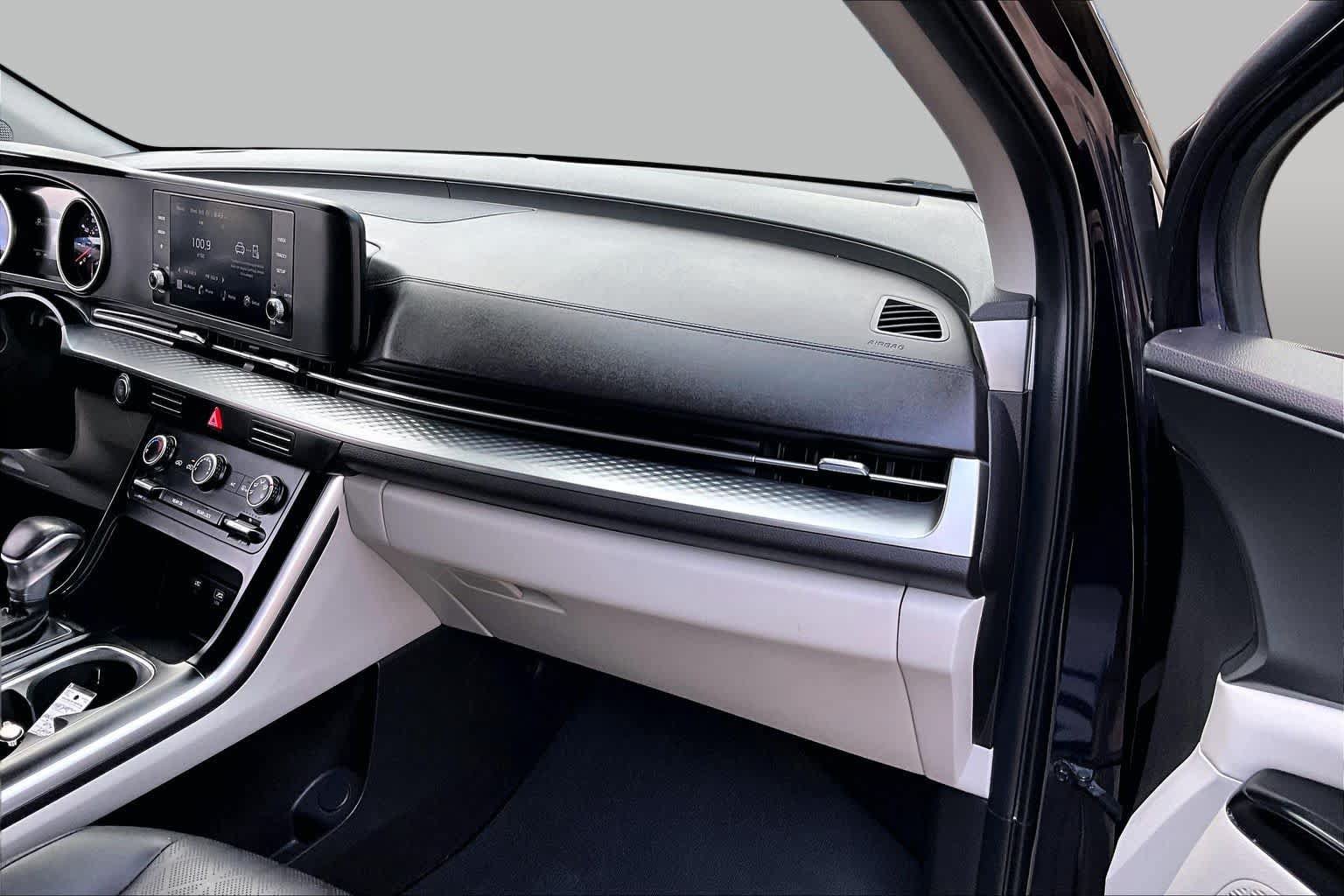 Used 2024 Kia Carnival LX FWD image 18