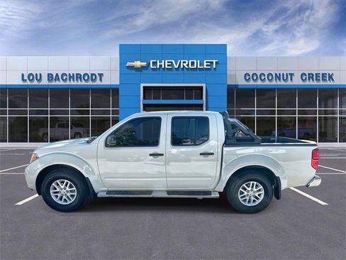 Used 2017 Nissan Frontier SV image 5