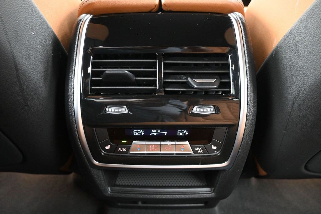 Used 2025 BMW X5 xDrive40i w/ M Sport Package AWD/4WD image 26