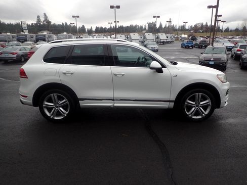 Used 2014 Volkswagen Touareg VR6 image 6