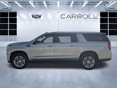 Used 2021 GMC Yukon XL SLT w/ SLT Premium Package image 7