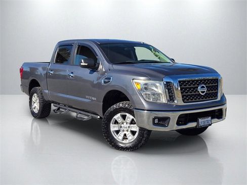 Used 2017 Nissan Titan SV image 1